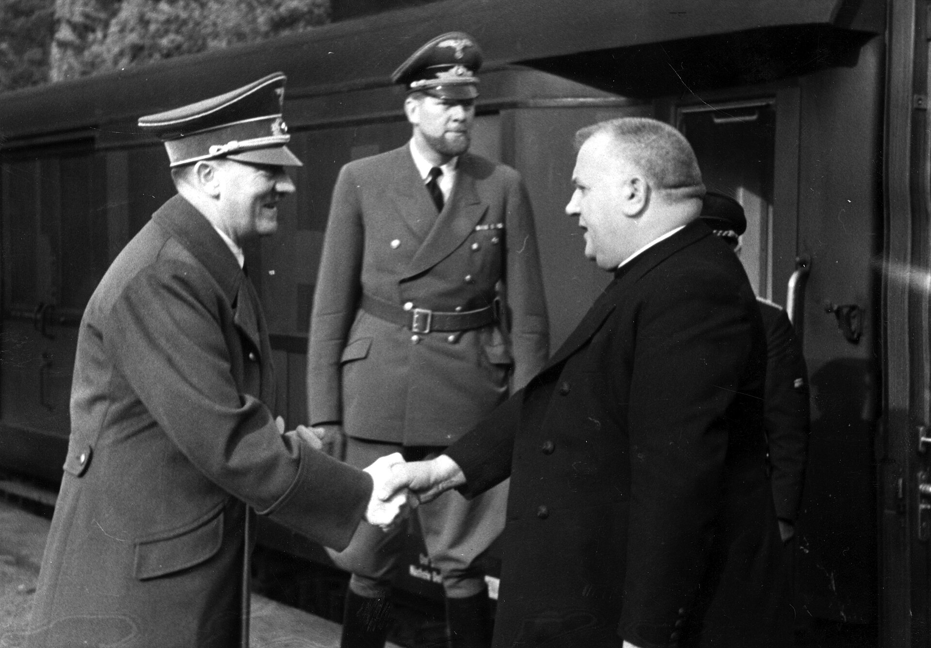 Jozef Tiso (right) with Adolf Hitler (left) and Alexander von Dörnberg in Berlin